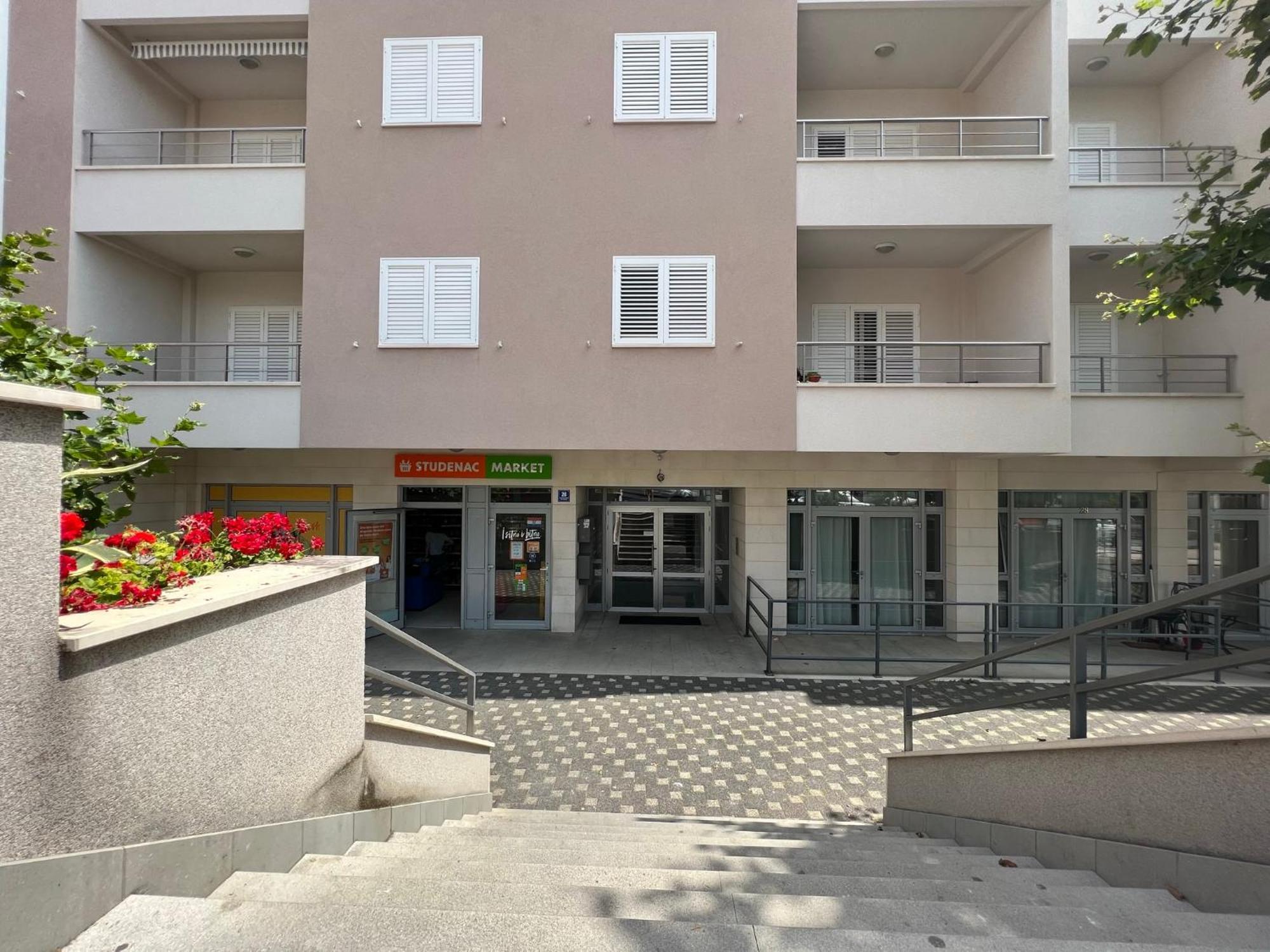 Apartment Lucija - Cozy Flat In The City Center With A Sea View & Parking Makarska Zewnętrze zdjęcie